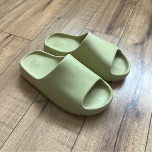 Yeezy Slides